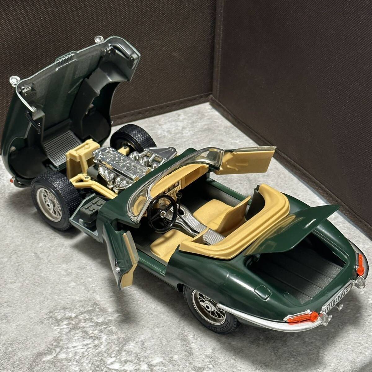 1/18 ブラーゴ ジャガー Eタイプ カブリオレ 本体のみ 欠損 burago cabriolet jaguar e type ミニカー クラシック 1961 グリーン ジャンクの画像6