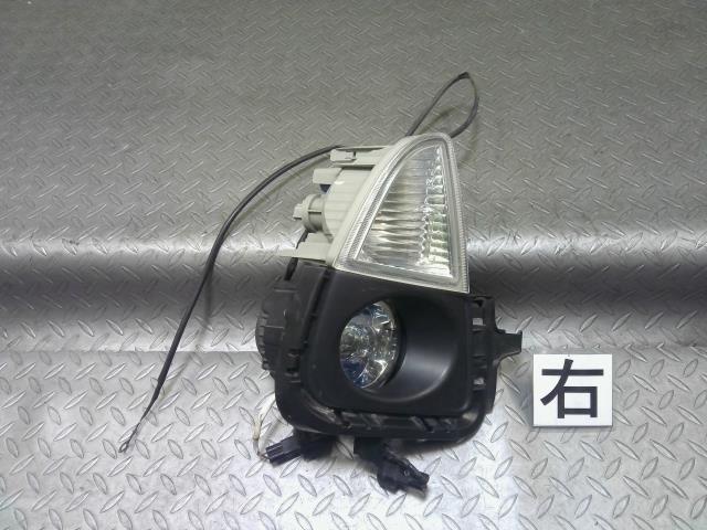 トヨタ（TOYOTA）※同梱不可※アクア NHP10 右フォグランプ LED ウインカー カバー付 点灯OK_画像1
