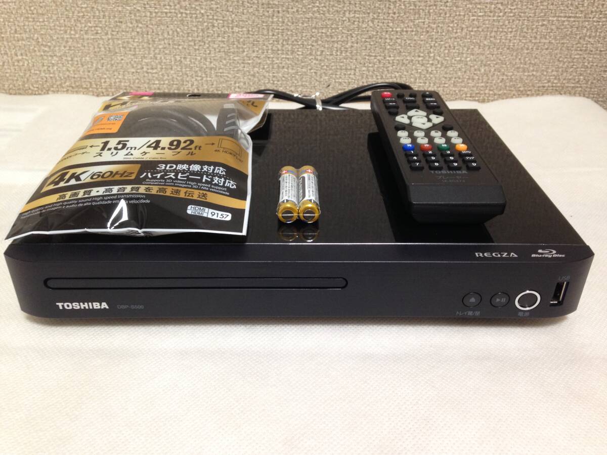 送料無料 東芝 ブルーレイ/DVDプレーヤー DBP-S500 動作確認済み中古品 すぐ使えるリモコン、HDMIケーブルと電池付き toshiba regza 2022年の画像1