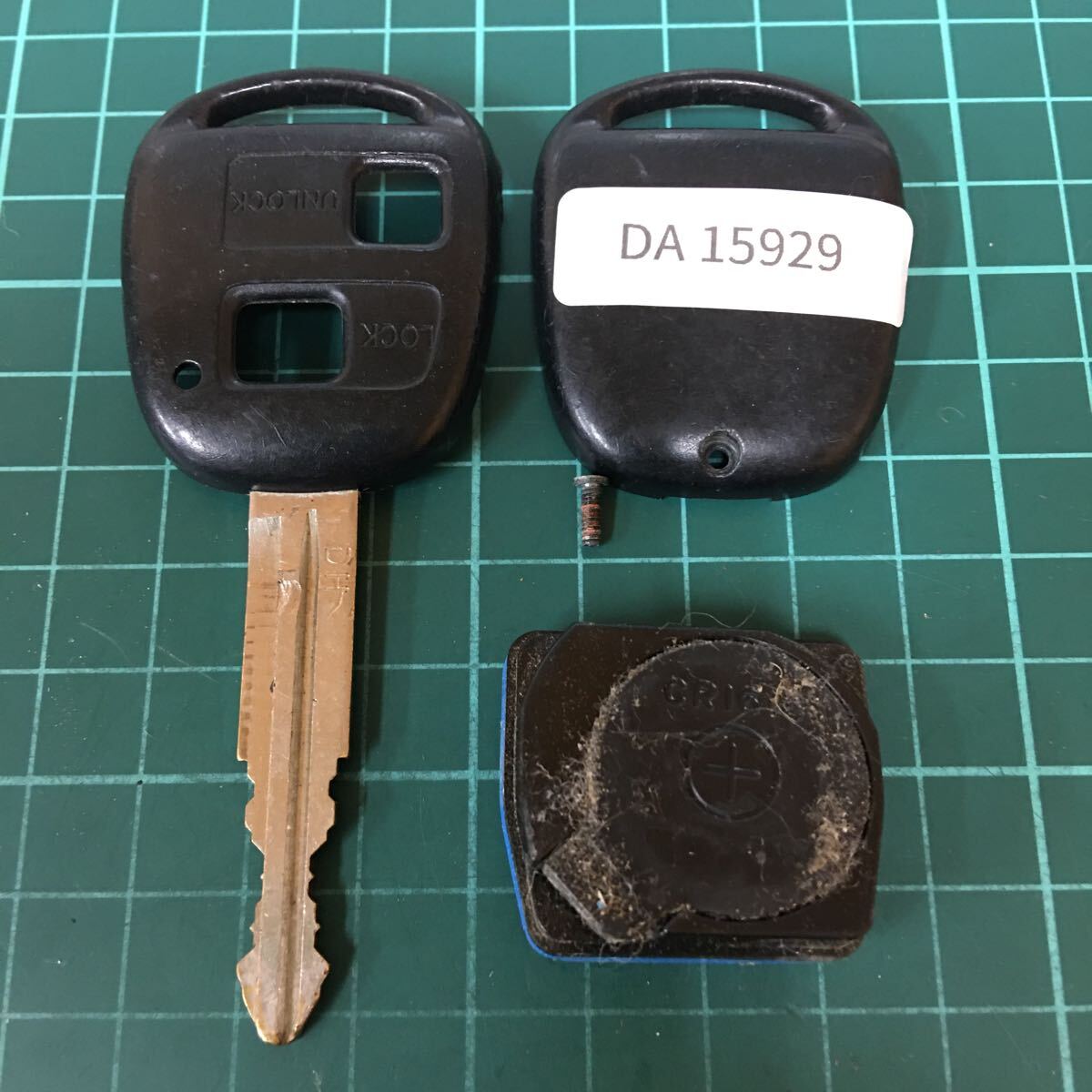 DA15929 ダイハツ 点灯あり 純正 2ボタン キーレス S320G S321G アトレー S320V S330V S321V S331V ハイゼット 青枠 スマートキー_画像2