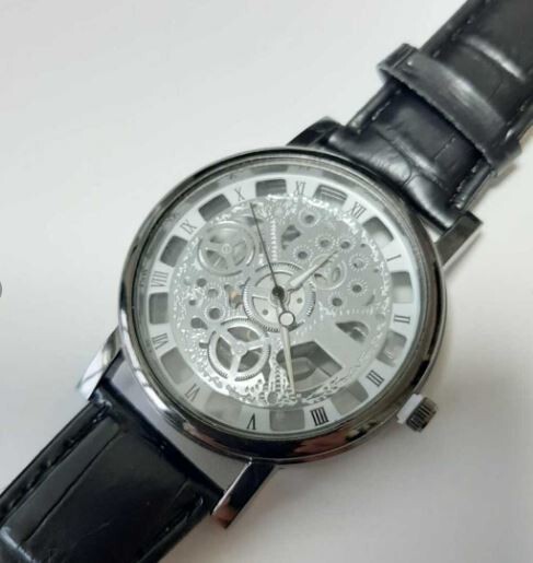 新品　未使用　スケルトン メンズ 腕時計 アナログ　黒シルバー ウォッチ デザイン レザー風 ストラップ　時計　レディース　腕時計　_画像1