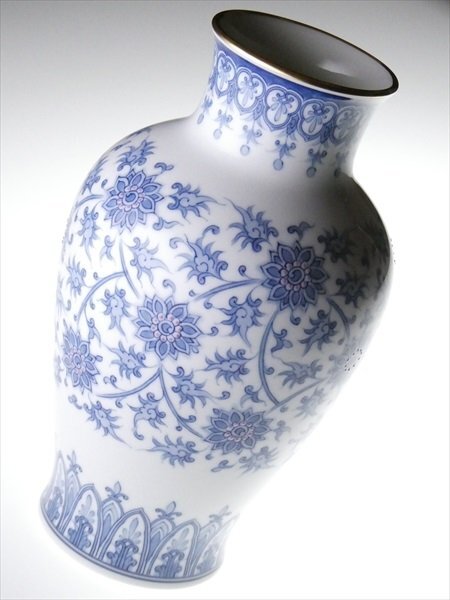 n463 大倉陶園 高級シリーズ 呉須 唐草 大型 ベース 花瓶 飾壷 27.2cmの画像2