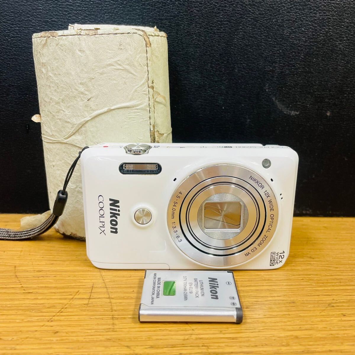 動作品 Nikon COOLPIX S6900 コンパクトデジタルカメラ ホワイト バッテリー付き 944