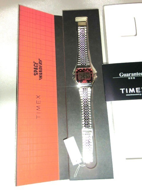 TIMEX80 スペースインベーダー シルバー タイメックス 金属製 タイトー 腕時計の画像1