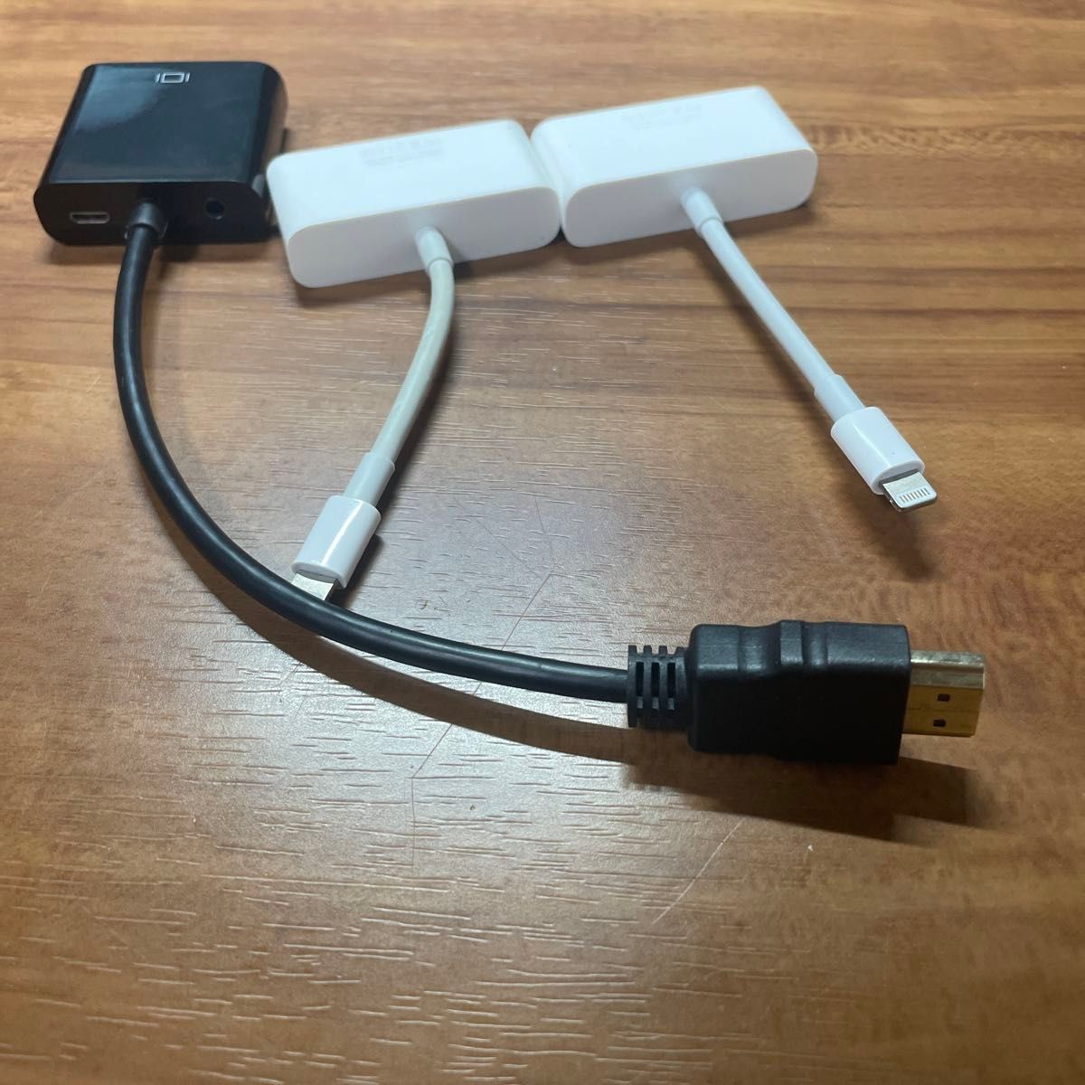 apple純正　Lightning to VGA Adapter 2個　& HDMI→VGA 変換ケーブル