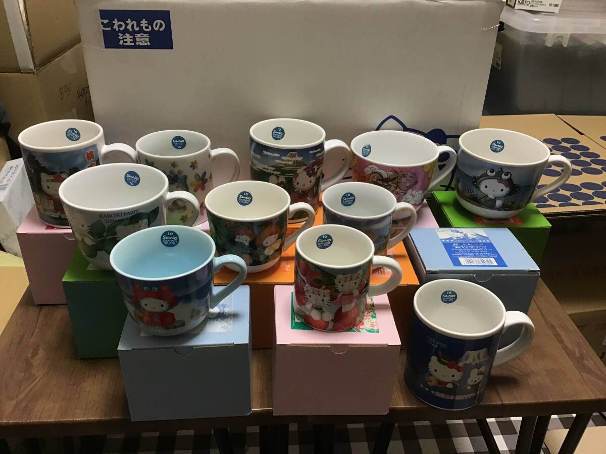  Hello Kitty . present ground mug, coffee cup set ①