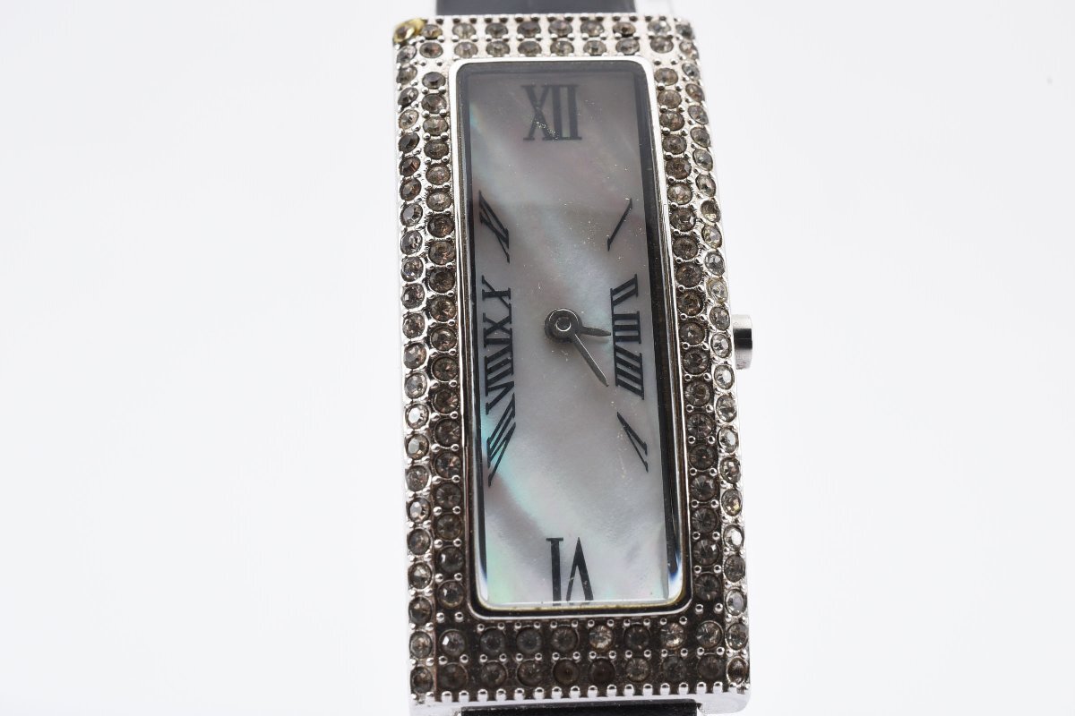 プラスヴァンドーム 石付き スクエア シルバー クォーツ レディース 腕時計 PlusVendomeの画像1