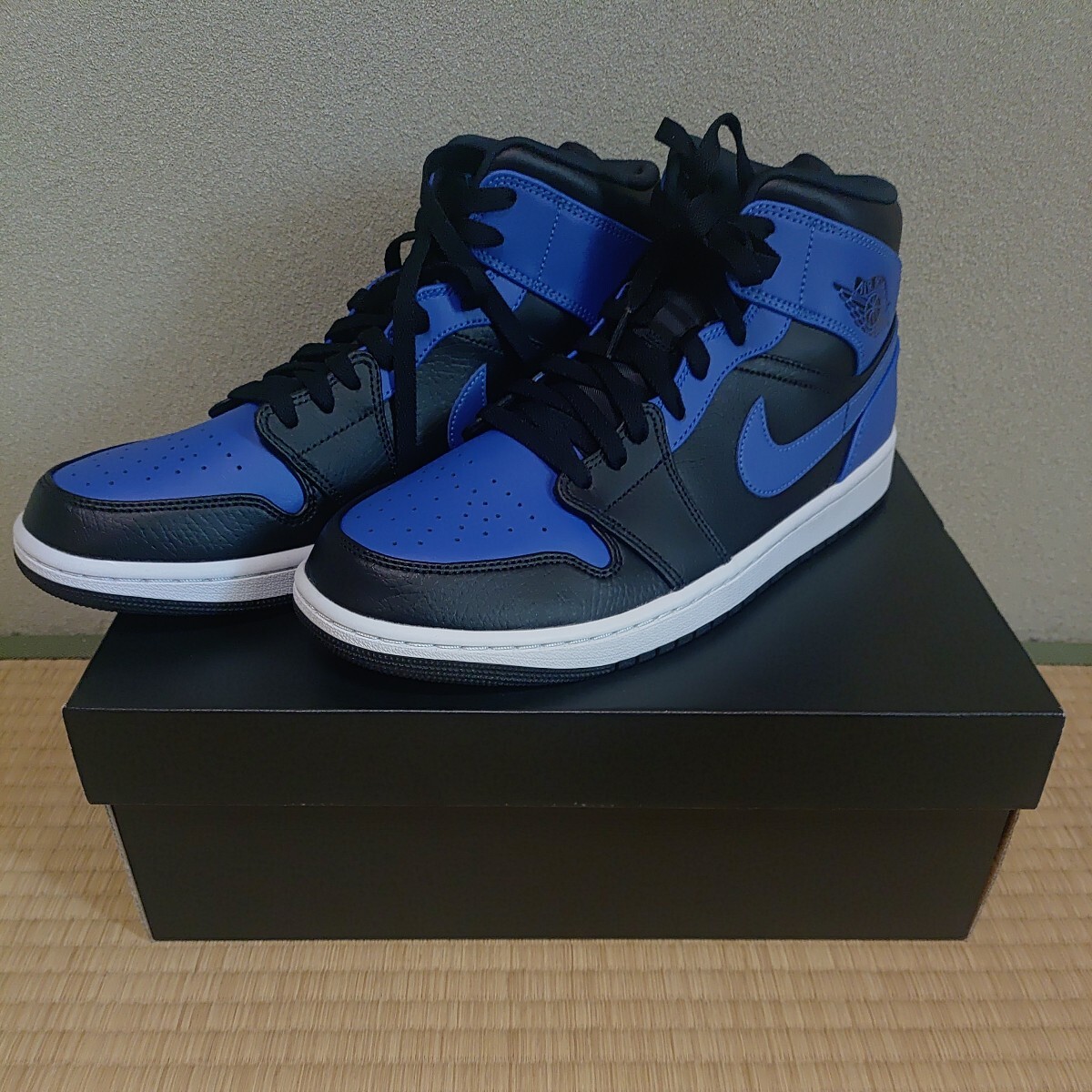 ナイキ エアジョーダン1MID ブラック／ハイパーロイヤルーホワイト AIR JORDAN 1 MID BLACK/HYPER ROYAL-WHITE 28.5センチ_画像1