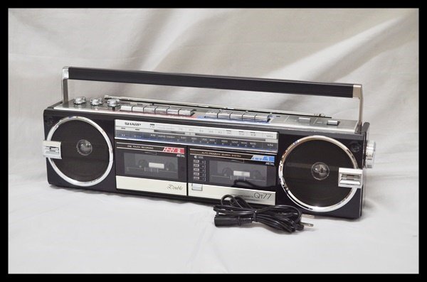 ジャンク SHARP FM・AM ステレオダブルカセット QT-77BK ラジカセ 電源コード付き シャープの画像1
