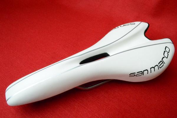 新品★selle san marco★セラサンマルコ★PONZA★Arrowhead★ポンザ★アローヘッド★穴開き★軽量◆白A★ B3の画像1