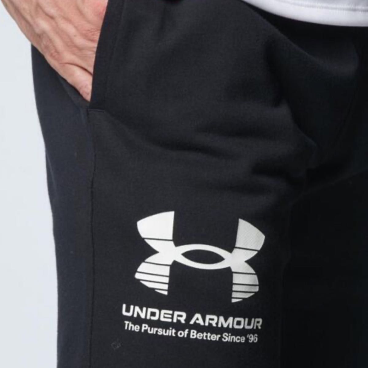 新品未使用　アンダーアーマー　UAライバルテリー  七分丈　3/4 パンツ　Lサイズ　ブラック　 UNDER ARMOUR