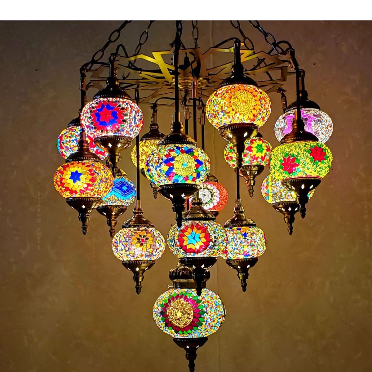 ガラス工芸品 シャンデリア 天井照明トルコランプ　職人手作り　カラーガラス　吊り下げ、飾り16灯式