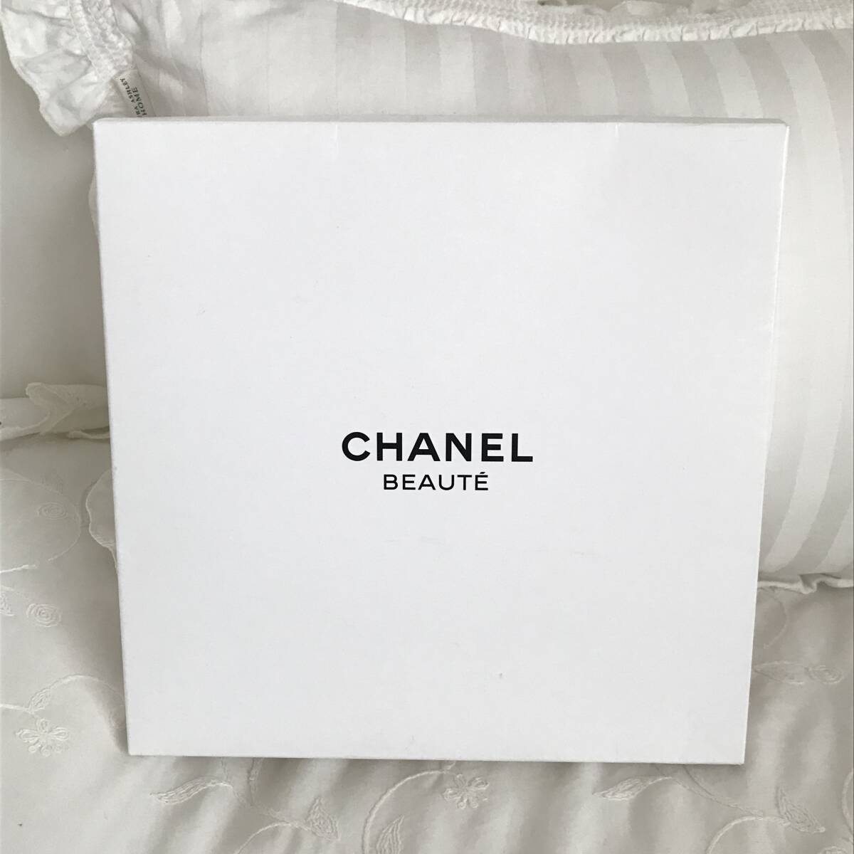  ★ CHANEL BEAUTE シャネル ノベルティ 非売品 ホワイト ブラック ロゴスクエア コスメポーチ ポーチ 未使用 ★の画像7