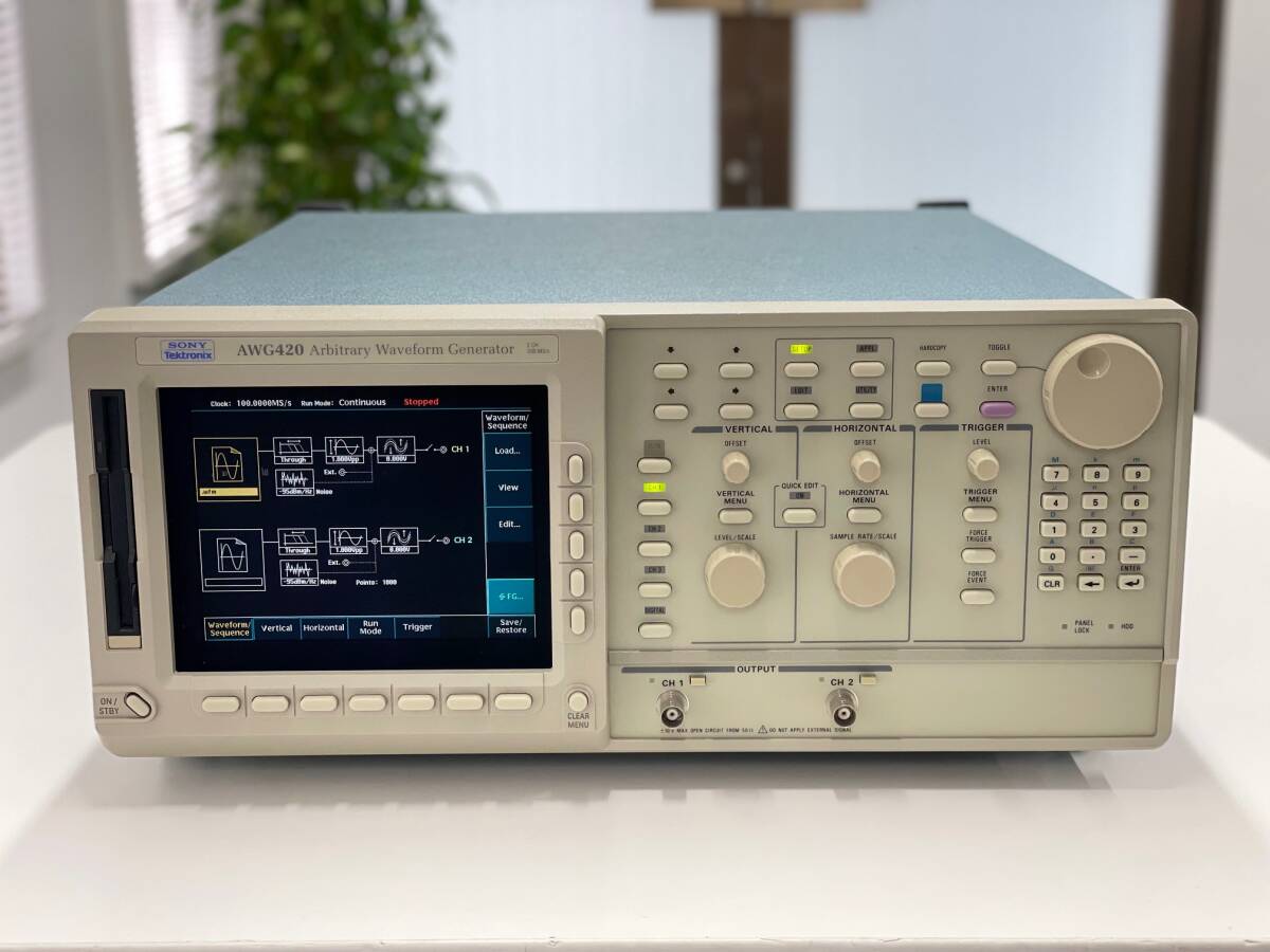 テクトロニクス/Tektronix AWG420/05  任意信号発生器/Arbitrary Waveform Generatorの画像1