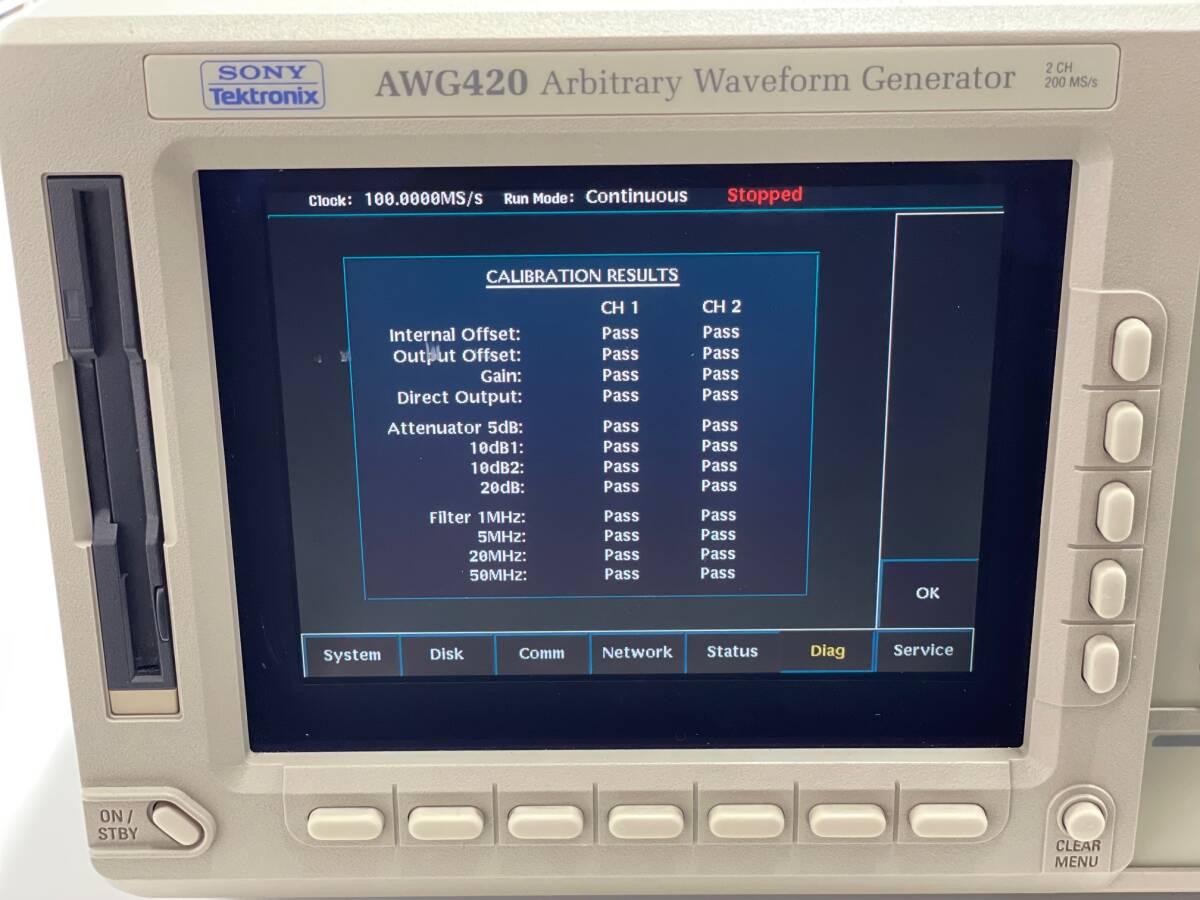 テクトロニクス/Tektronix　AWG420/05 　任意信号発生器/Arbitrary Waveform Generator_キャリブレーション PASS 表示