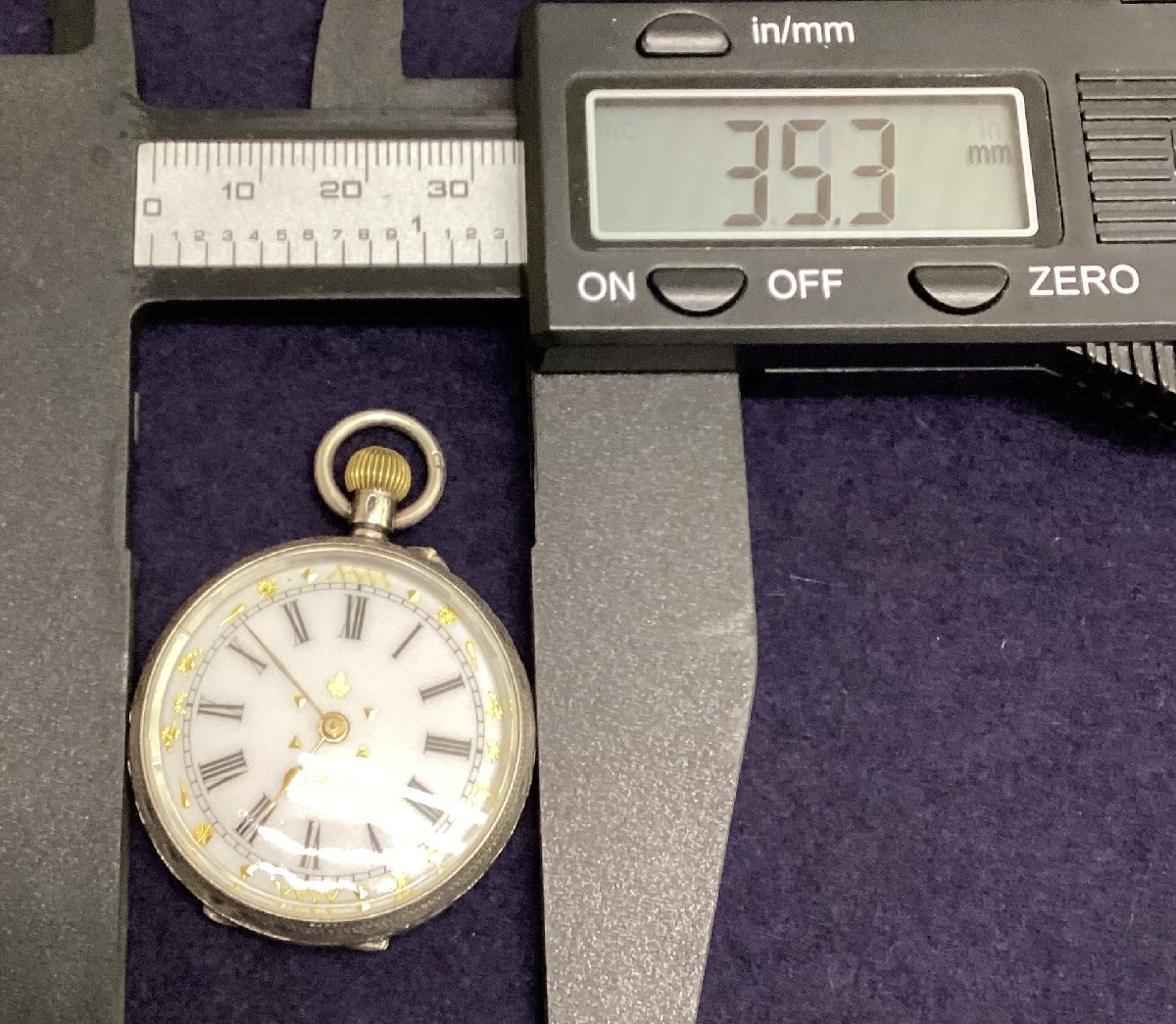 (2-24419)懐中時計 スイス製 銀 935 フェイス3㎝ 手巻き 機械式 シルバー 動作未確認【緑和堂】の画像9