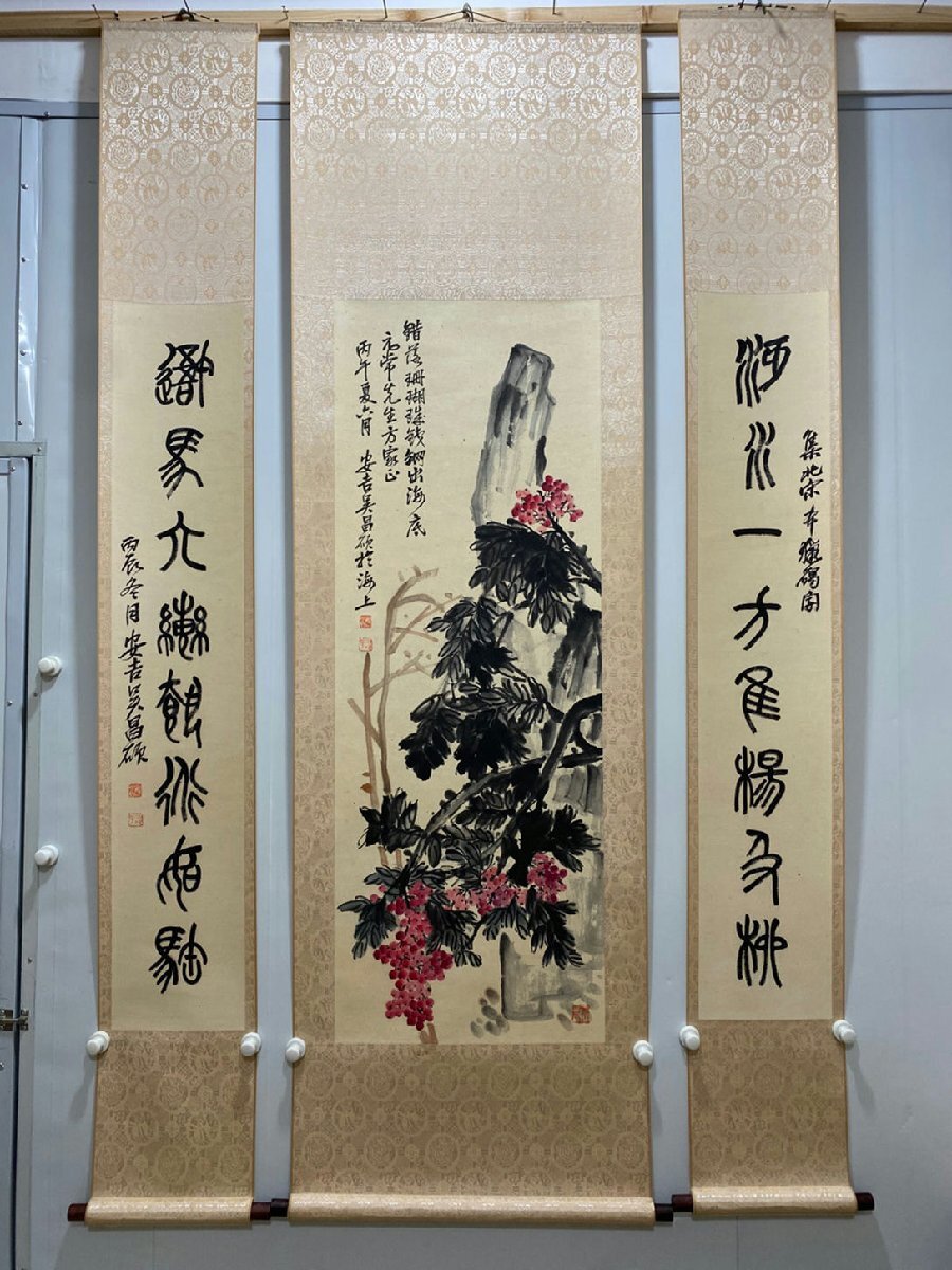 ■観心・時代旧蔵■C3981中国古書画 呉昌碩 花卉 木箱付 掛け軸 立軸 水墨中国画巻物 書画 巻き物 肉筆保証品_画像2