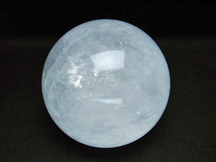 誠安◆天然石最高級品虹入りカルサイト丸玉 84mm [T758-2083]の画像1