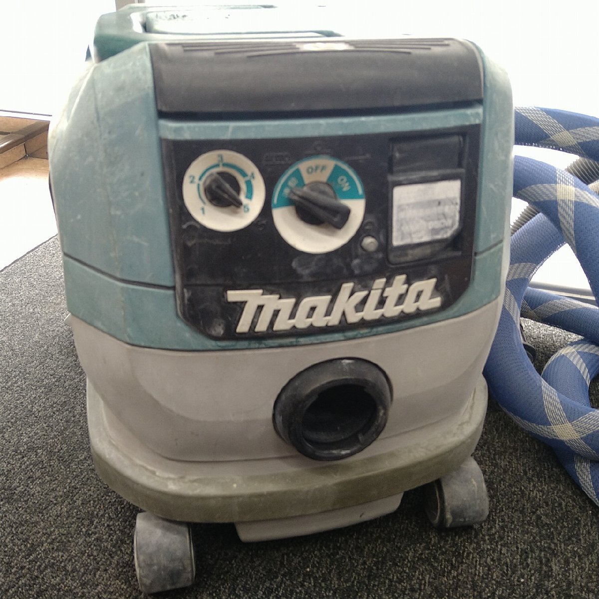 ＄【 Makita マキタ 集塵機 ホース付き 現状品 型式不明 現場清掃 電動工具 】KH11833の画像2