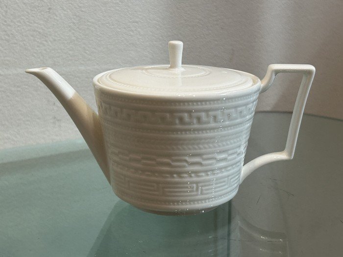 #極美品【WEDGWOOD INTAGLIO TEAPOT ウェッジウッド インタグリオ ティーポット ティーサーバー 陶器 食器 英国製】NA01220の画像4