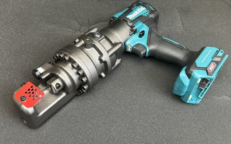 #未使用 新品【Makita マキタ コードレス 充電式 鉄筋カッター モデル SC001GZK 40Vmax 携帯油圧式 現場作業用 ケース付】P04334_画像2