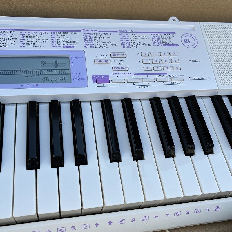 Ω希少品！大人気！【CASIO カシオ 電子キーボード 電子ピアノ 鍵盤楽器 光ナビゲーション 15年製 LK-122 コンパクト 持ち運び】P03309_画像4