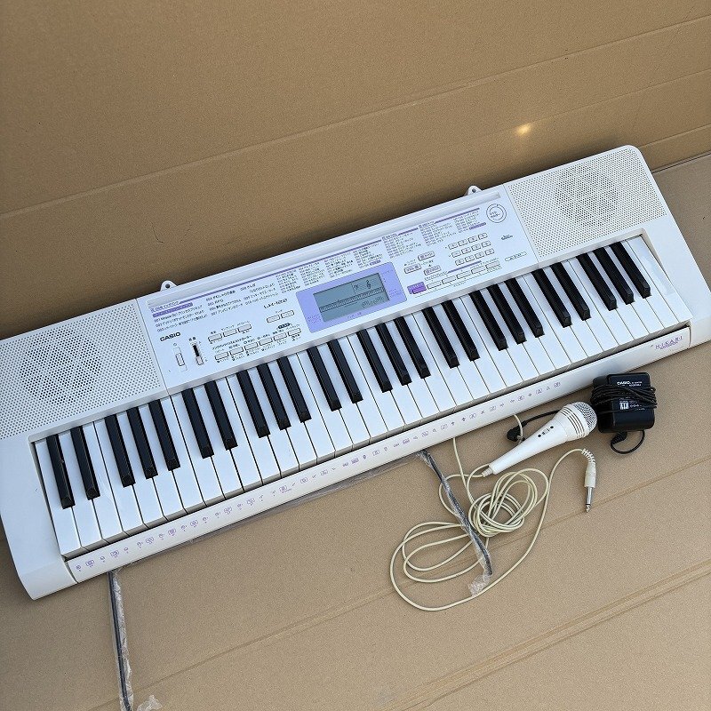 Ω希少品！大人気！【CASIO カシオ 電子キーボード 電子ピアノ 鍵盤楽器 光ナビゲーション 15年製 LK-122 コンパクト 持ち運び】P03309_画像1