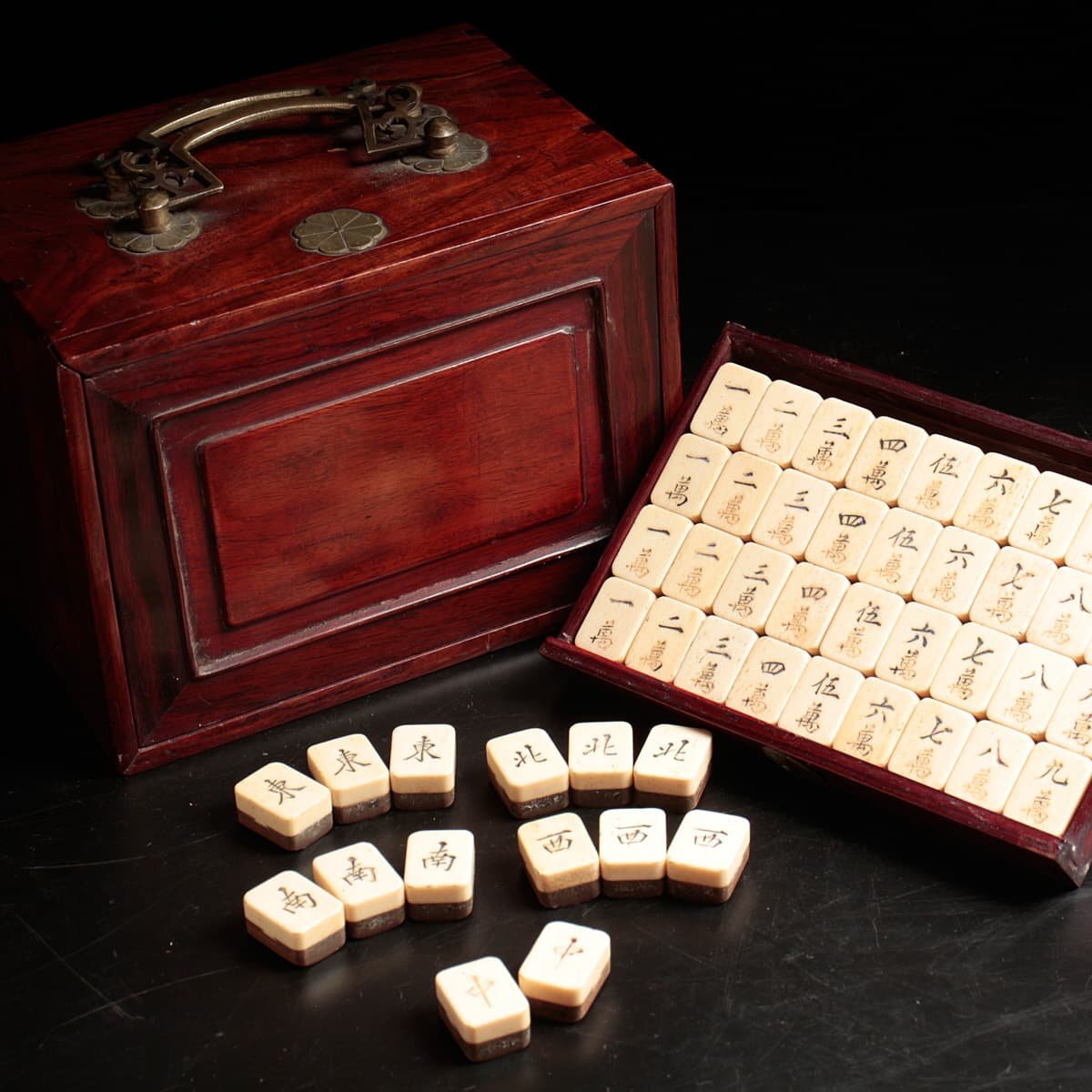 EQ388 唐木麻雀箱 骨面竹背麻将牌 縦2.5cm・竹背骨面麻麻将牌 EQ388 唐木麻雀箱 骨面竹背麻将牌 縦2.5cm・竹背骨面麻麻将牌