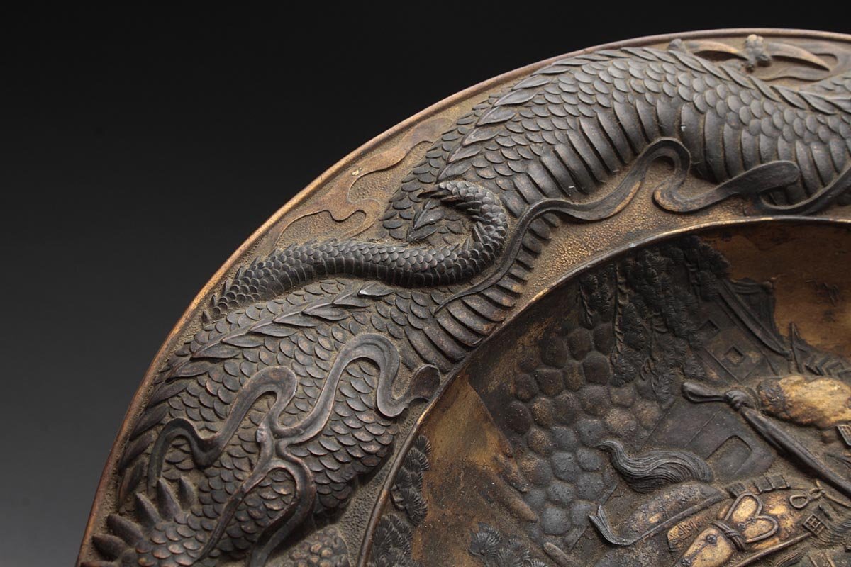 ER249 時代金工 青銅 ブロンズ 双龍 騎馬武者図 飾皿 径25.5cm 重865g・打出双龍武者騎馬圖賞盤の画像7