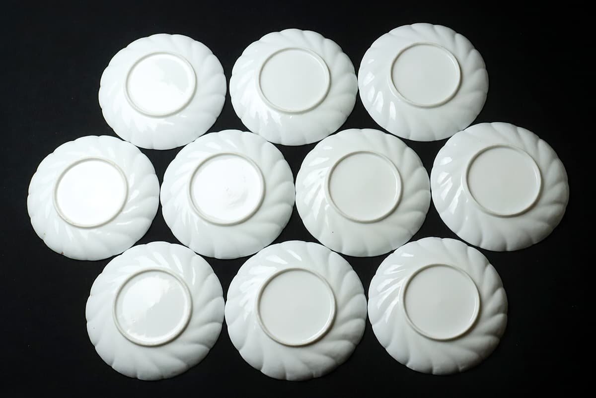 EO429 時代物 白磁皿・白南京菊花形皿 二十枚 径17.1cm 総重3.8kg 木箱附・白瓷盤・白釉盤の画像10