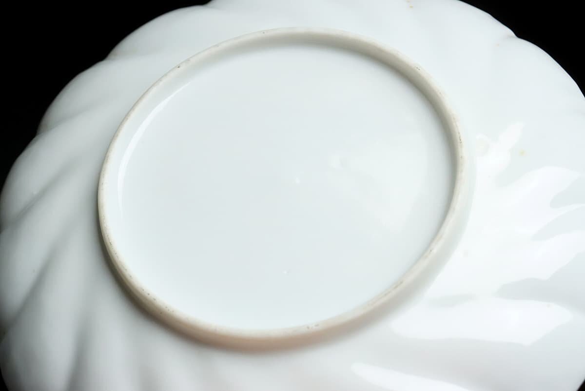 EO429 時代物 白磁皿・白南京菊花形皿 二十枚 径17.1cm 総重3.8kg 木箱附・白瓷盤・白釉盤の画像8