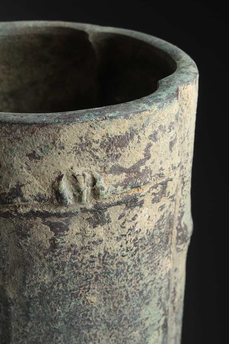 JK622 時代 古銅 見込葉彫文 木瓜 竹形筒花入 高29.8cm 重2.8kg・銅花瓶・花生の画像4