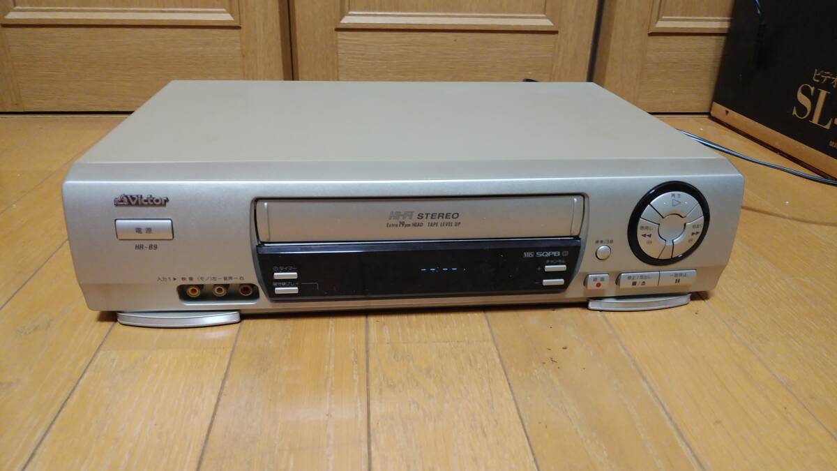 Victor VHS Hi-Fi ビデオデッキ HR-B９ 中古品（リモコン、説明書付き）通電確認済の画像2