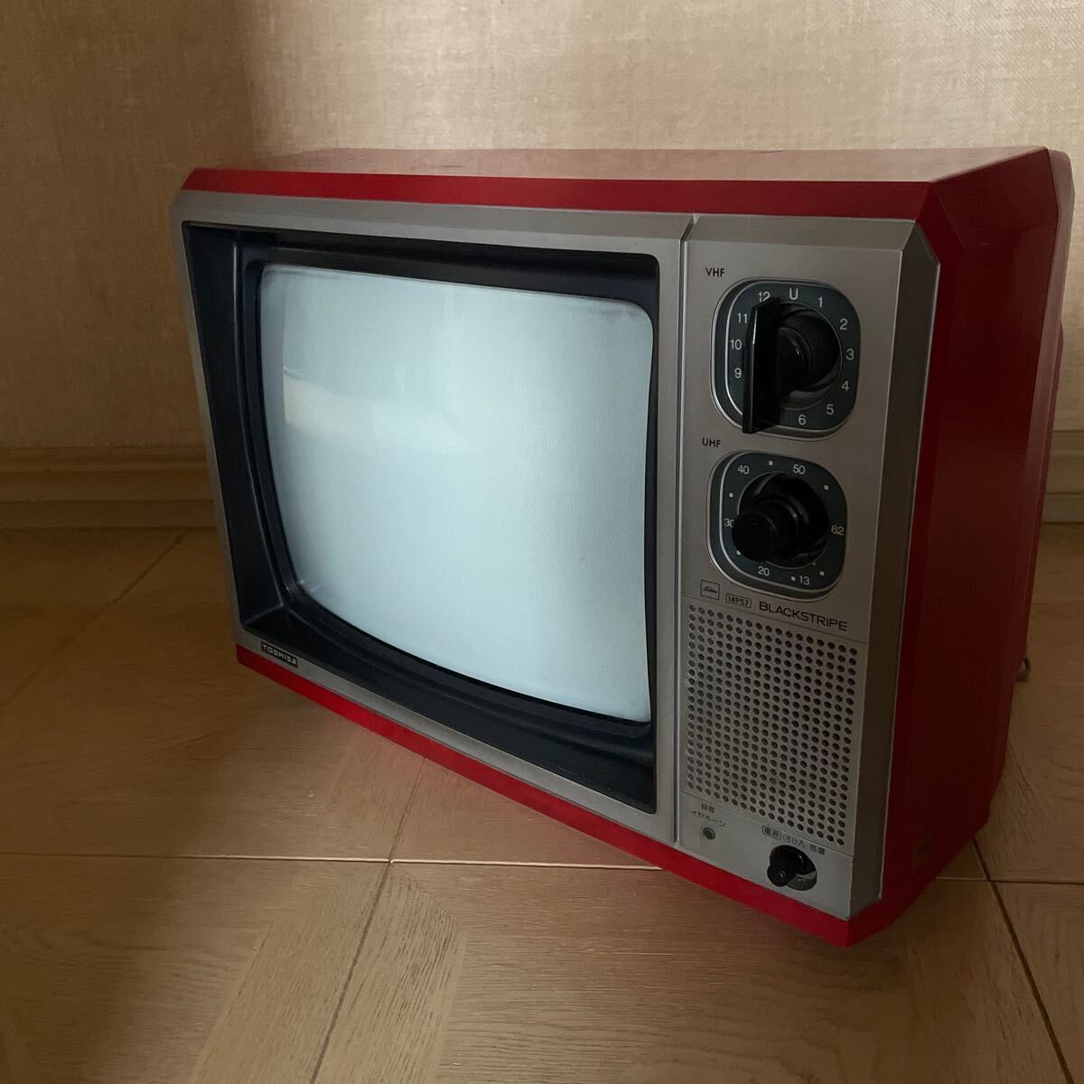 ☆東芝 TOSHIBA ブラックストライプ BLACK STRIPE ブラウン管テレビ 1984年製 14P57 昭和レトロ ジャンク品扱い☆の画像1