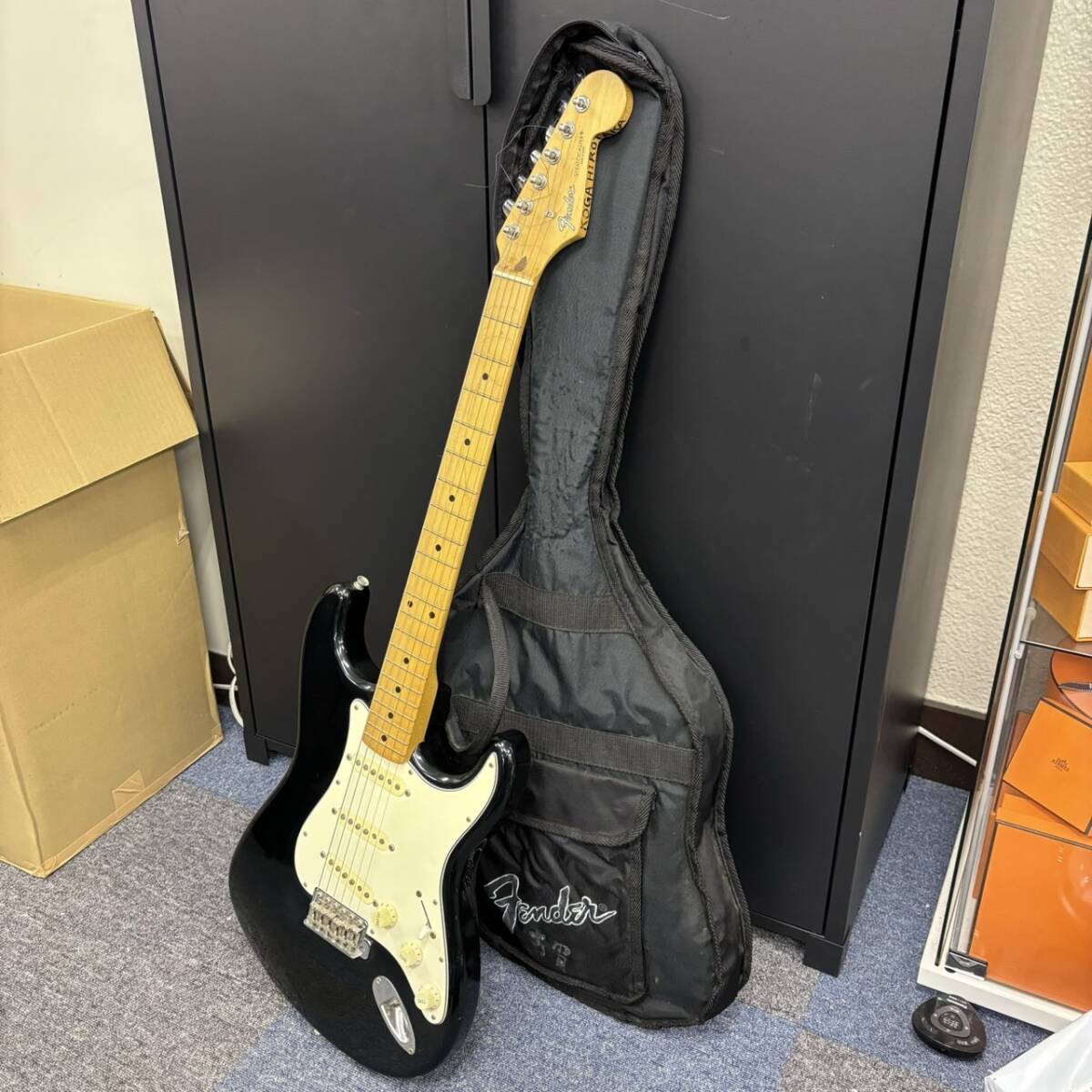 1000円スタート【ジャンク品】Fender フェンダー STRATCASTER ストラトキャスター 055730 エレキギター_画像1