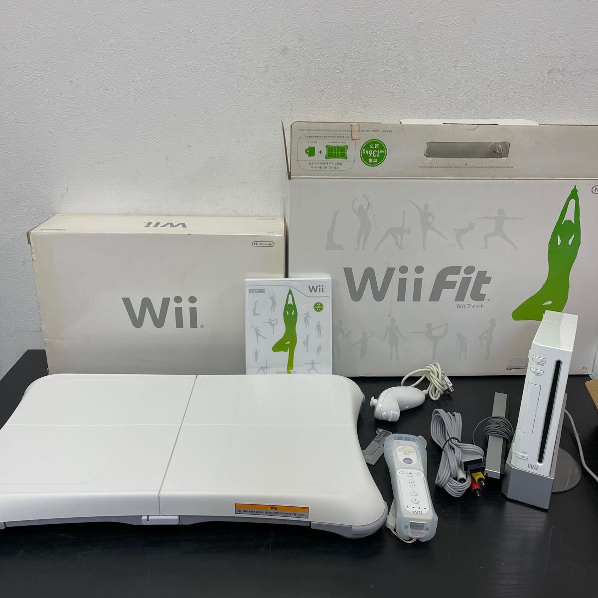 WD#125 Nintendo Wii WiiFit セット ホワイト ゲーム機 ヌンチャク リモコン ニンテンドー 任天堂 通電確認済 中古現状品の画像2