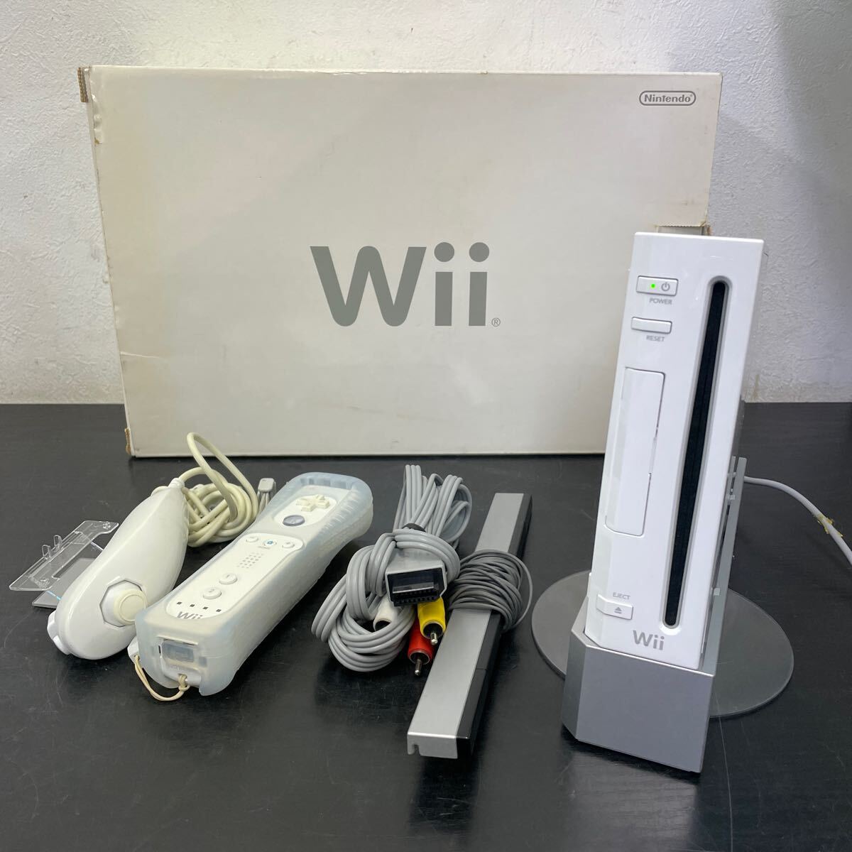 WD#125 Nintendo Wii WiiFit セット ホワイト ゲーム機 ヌンチャク リモコン ニンテンドー 任天堂 通電確認済 中古現状品の画像3