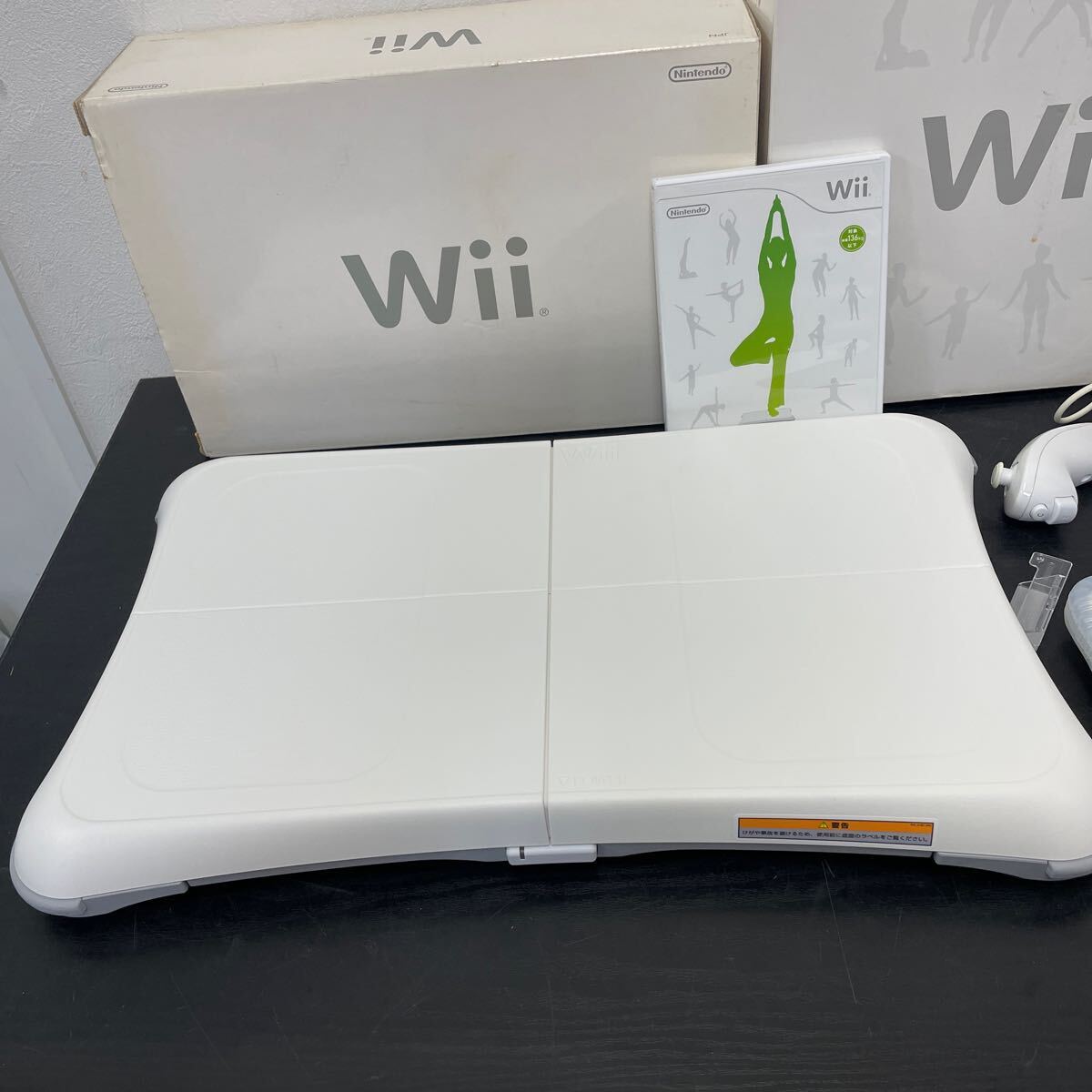 WD#125 Nintendo Wii WiiFit セット ホワイト ゲーム機 ヌンチャク リモコン ニンテンドー 任天堂 通電確認済 中古現状品の画像6