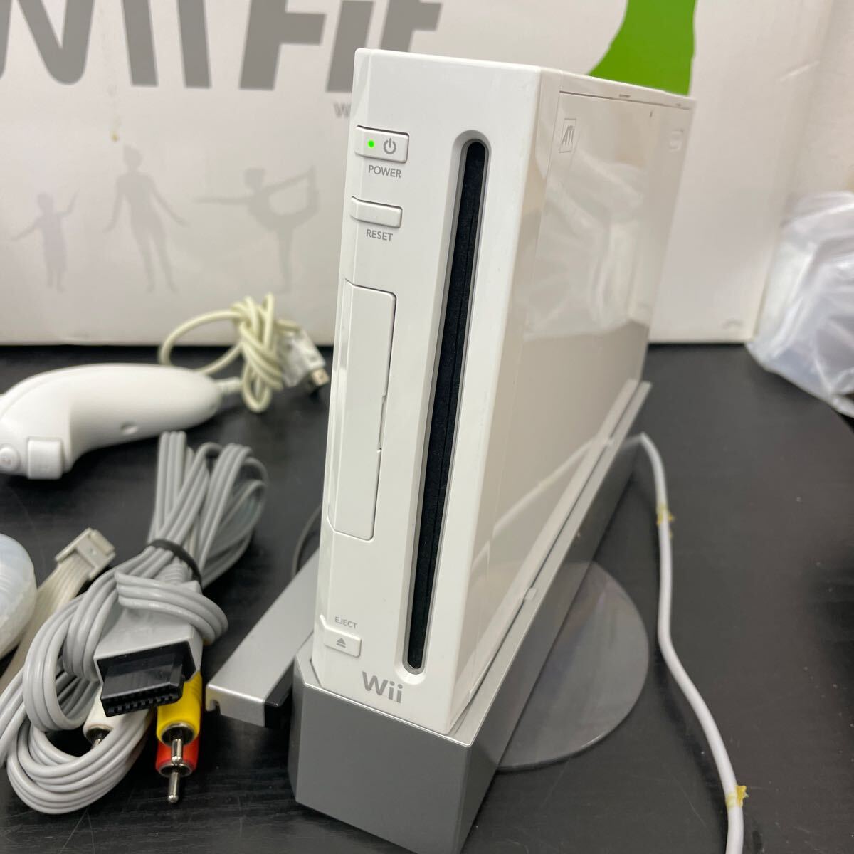 WD#125 Nintendo Wii WiiFit セット ホワイト ゲーム機 ヌンチャク リモコン ニンテンドー 任天堂 通電確認済 中古現状品の画像4