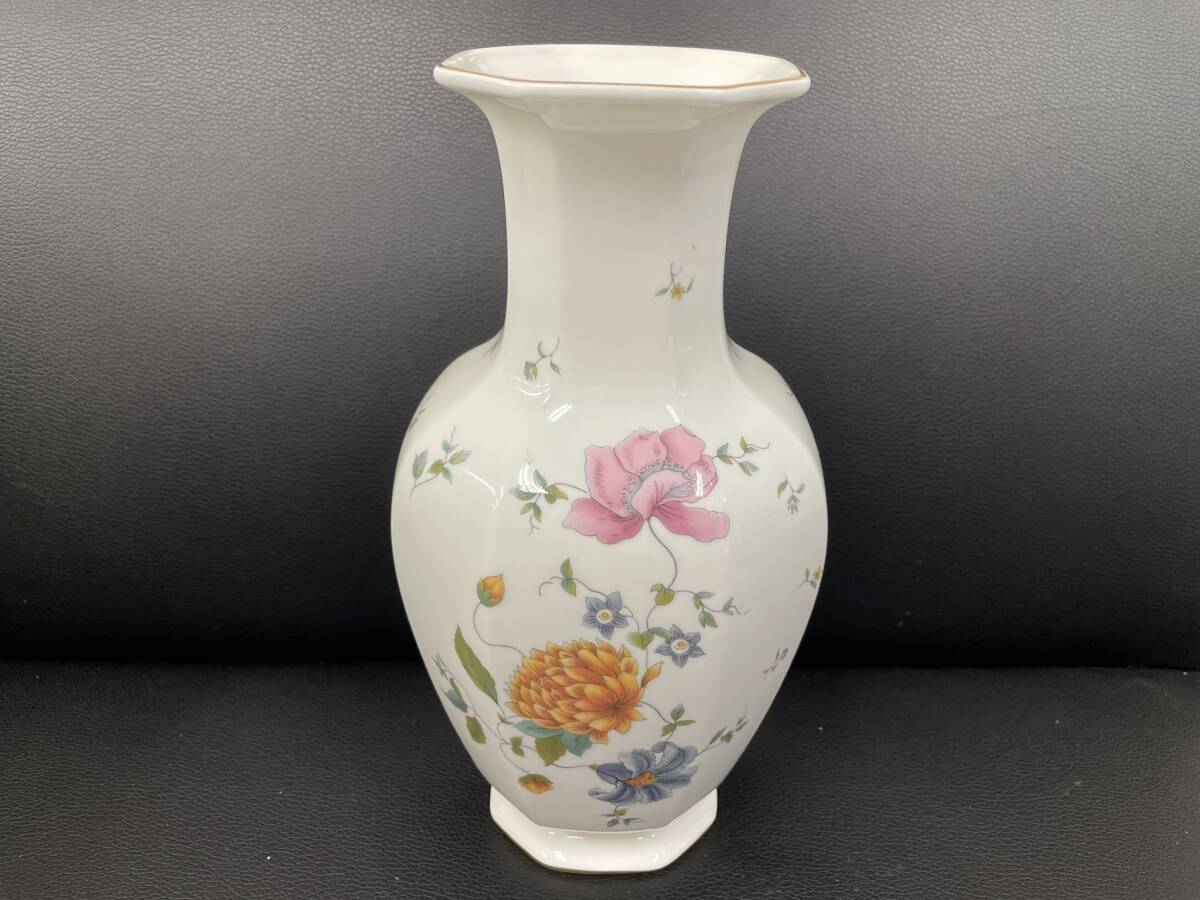 希少！ウェッジウッド WEDGWOOD ROSEMEADE ローズミード 花瓶 花器 花柄 おしゃれ 高さ約24cm_画像1