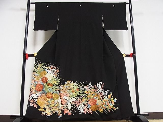 平和屋-こころ店■豪華黒留袖 駒刺繍 草花文 金彩 正絹 逸品 AAAD6440Bphの画像1