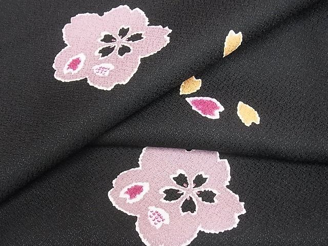 平和屋川間店■小紋 舞桜 黒地 洗える着物 fe3287の画像1