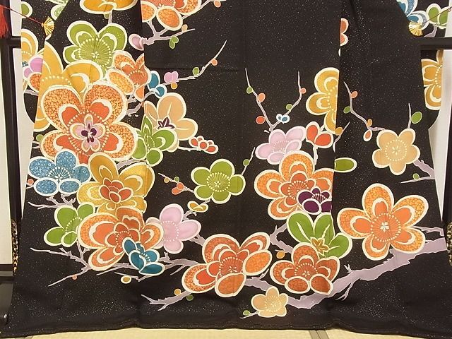 平和屋-こころ店■豪華振袖　駒刺繍　枝梅文　黒地　金彩　金通し地　正絹　逸品　AAAC7838Ata_画像3