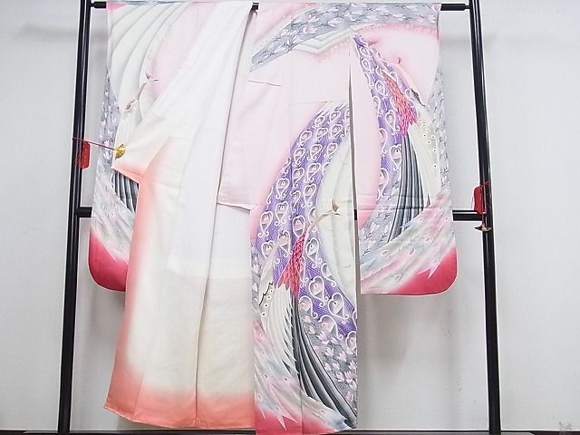 平和屋川間店■豪華振袖　駒刺繍　孔雀草花文　暈し染め　金彩　着丈143cm　裄丈61.5cm　正絹　逸品　A-cs3244_画像2