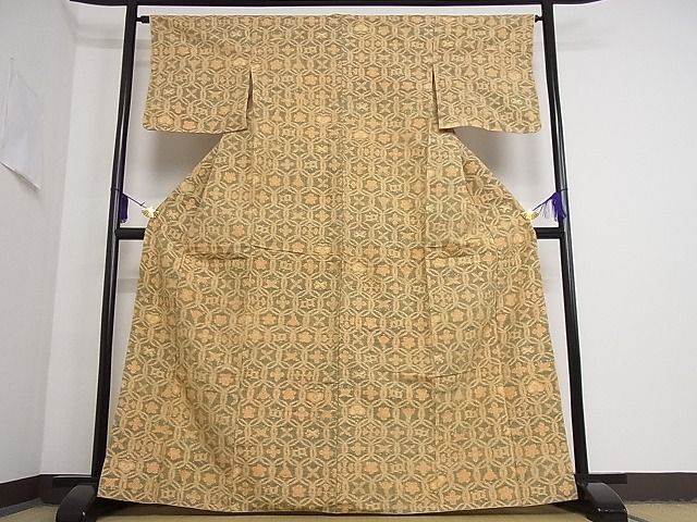 平和屋川間店■上質な紬　七宝花文　宝尽くし　着丈164cm　裄丈64cm　正絹　逸品　B-ag2419_画像2