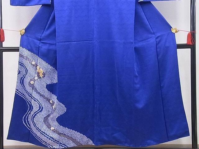 平和屋川間店■訪問着　絞り　駒刺繍　流水草花文　金彩　逸品　n-ne2523_画像2