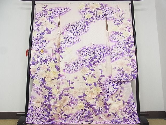 平和屋-こころ店■豪華振袖　駒刺繍　百合文　金彩　正絹　逸品　AAAC4942Bwt_画像1