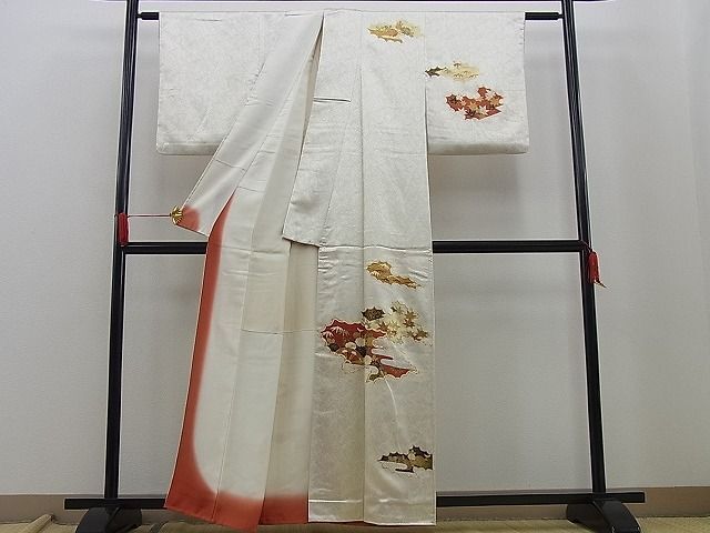 平和屋野田店■訪問着　駒刺繍　雲隠れ吉祥草花文　金銀彩　逸品　BAAC6979cw_画像2