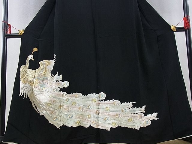 平和屋野田店■豪華黒留袖 総刺繍 孔雀文 金銀糸 逸品 BAAC3149kgの画像3