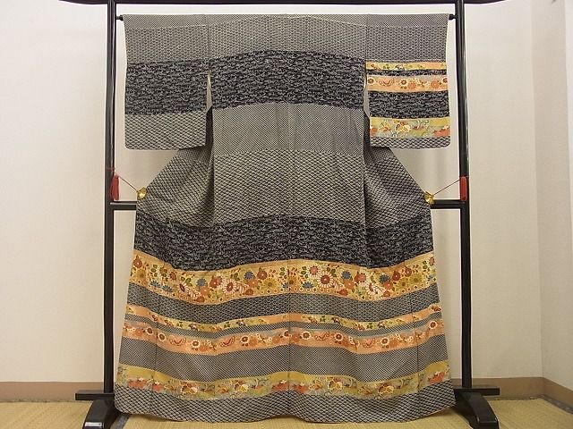 平和屋野田店■訪問着　横段吉祥花蝶唐草文　黒地　金彩　逸品　BAAC5479xi_画像1